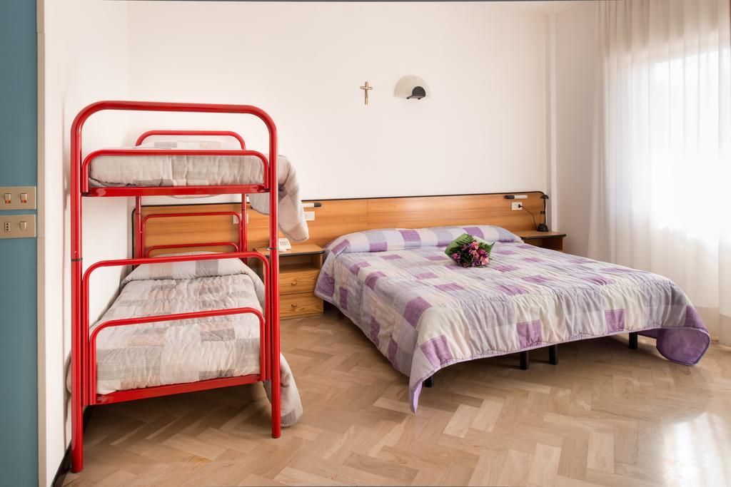 Hotel Crocenzi Сан-Марино Экстерьер фото