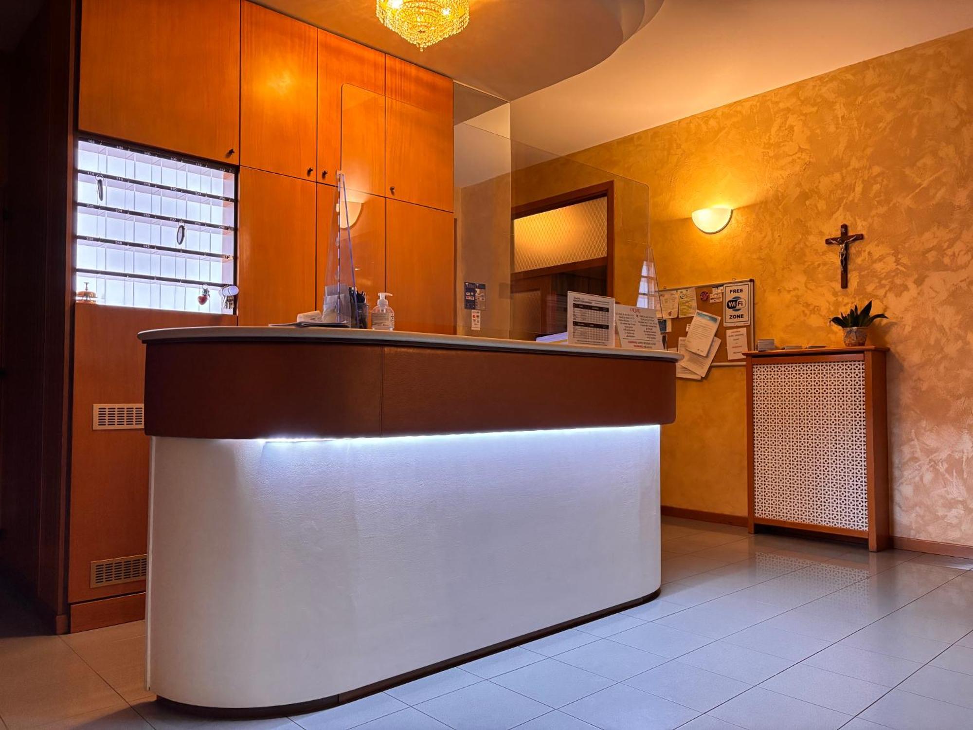 Hotel Crocenzi Сан-Марино Экстерьер фото