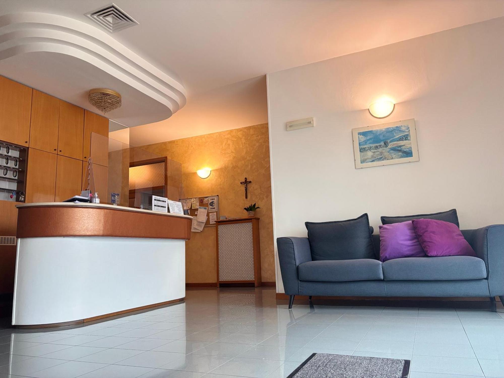 Hotel Crocenzi Сан-Марино Экстерьер фото